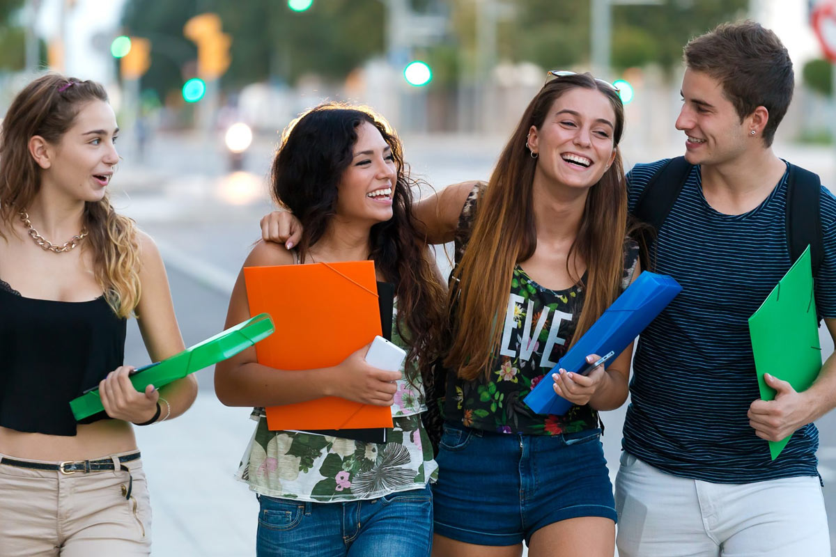 disfruta estudiando con jóvenes internacionales